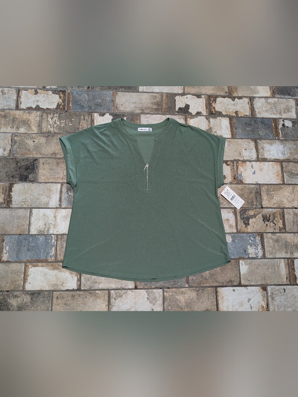 NWT 89th & Madison Dark Ivy Green Zipper V-Neck Cap Sleeve Top Women's Size XL